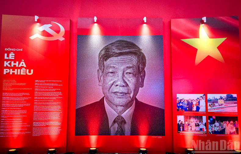 Portrait of General Secretary Le Kha Phieu (held office from December 1997 to April 2001). p12.jpg