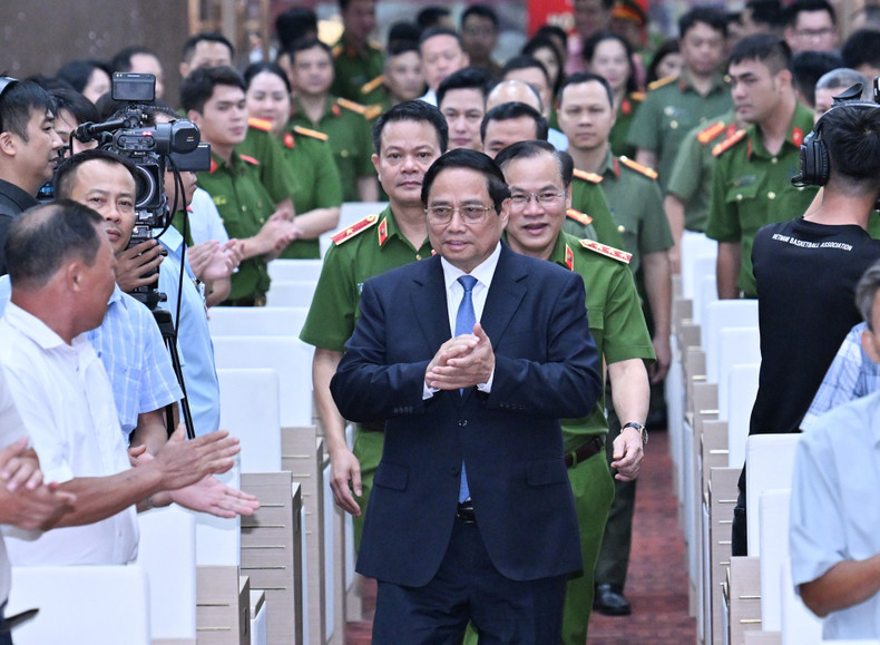 Prime Minister Pham Minh Chinh attends the conference. l2.jpg