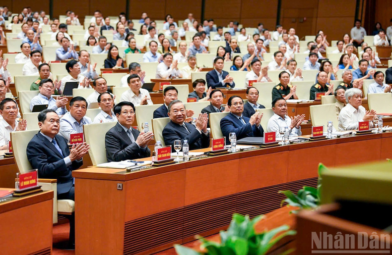 Party General Secretary To Lam, along with Party and State leaders and delegates, attend the conference.