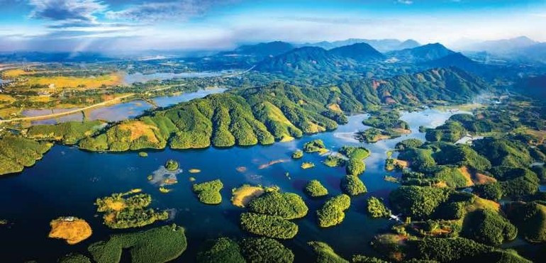 Do Thu Quyen (Viet Nam) Van Hoi Lagoon – Phu Tho. t17.jpg