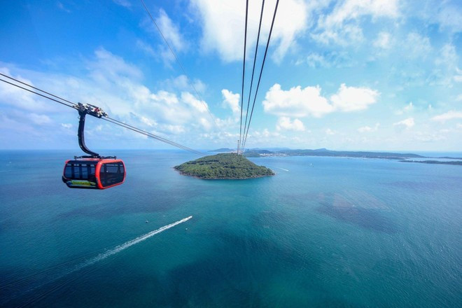 Experience the world’s longest 3-wire cable car - an unique masterpiece on the Pearl Island. (Photo: Sun Group)