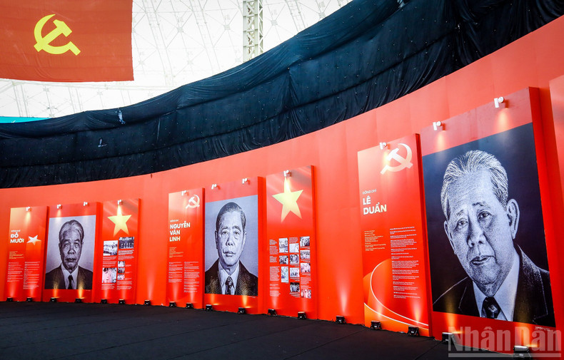 The portraits of the General Secretaries are displayed with dignity within the exhibition grounds. p16.jpg