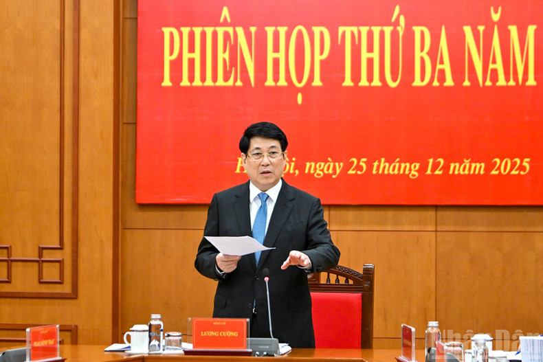 President Luong Cuong addresses the meeting.