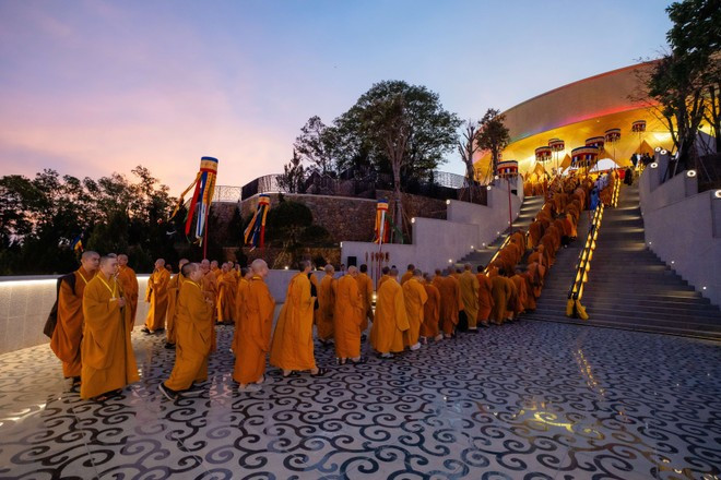 The ceremony draws more than 450 monks, monastics, and Buddhist devotees (Photo: Sun Group)
