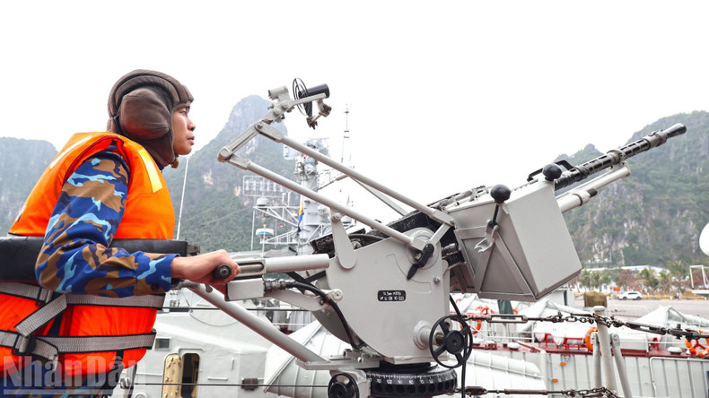 Combat alert drill at the 14.5 mm gun position on Ship 267, Squadron 134.