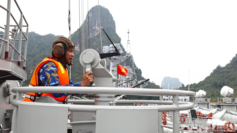Combat readiness training aboard Ship 267, Squadron 134.