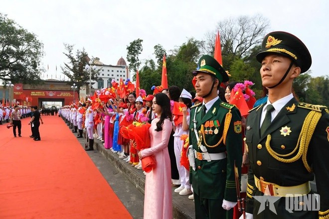 The forces are ready to welcome delegates attending the exchange programme. (Photo: qdnd.vn)