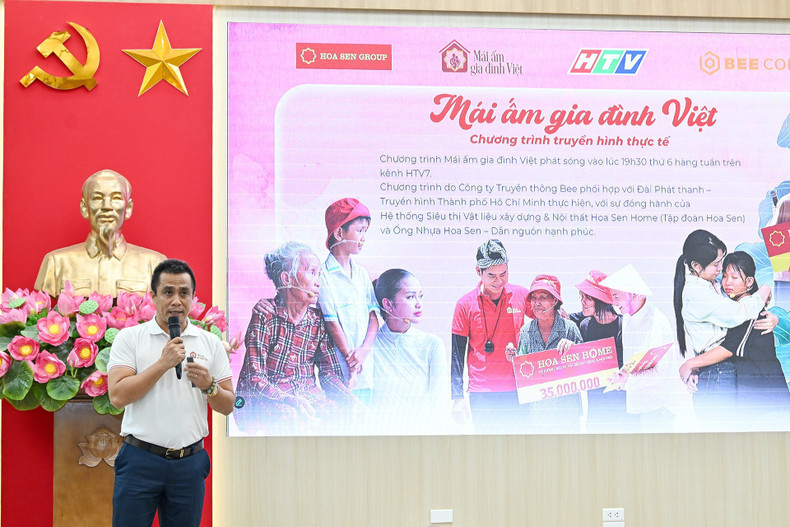 At the Final Round evaluation, project representatives directly present, interact, and answer questions from the Jury Panel. The Jury Panel will select prize-winning projects in each category.