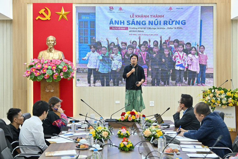 The project “Suc manh 2000–Anh sang nui rung” (The power of 2000 – Mountain light) began in 2012 with the aim of improving learning conditions for children in mountainous areas.