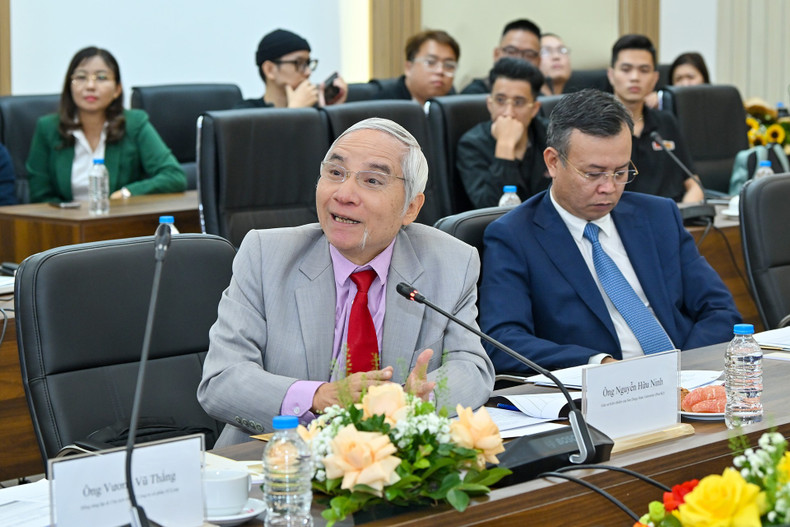 A member of the Jury Panel in discussion.