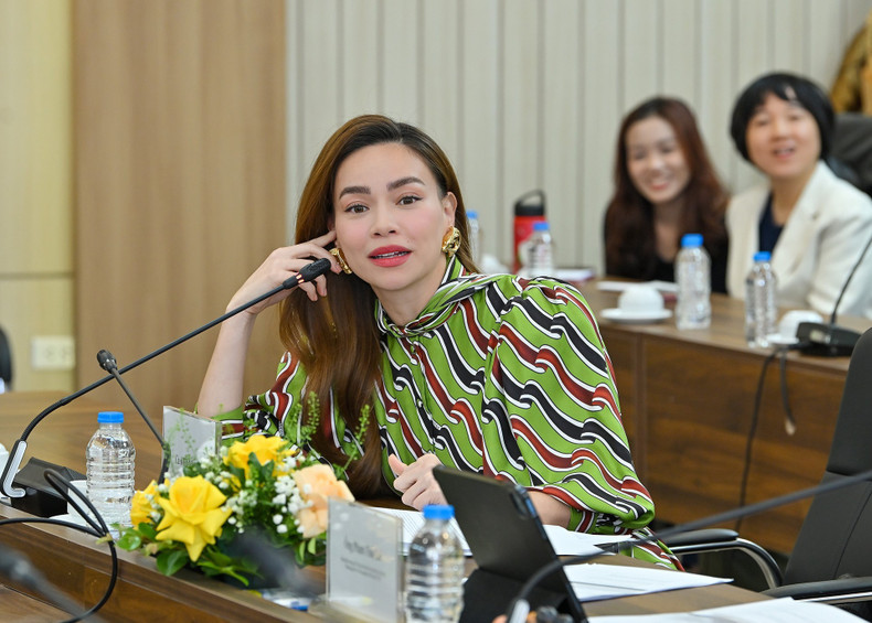 Singer Ho Ngoc Ha expresses her admiration for the projects selected for the Final Round of the Human Act Prize 2025.