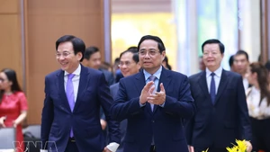 Prime Minister Pham Minh Chinh visits the Government Office (Photo: VNA)