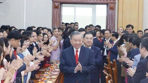 Party General Secretary To Lam are welcomed by staff of the Party Central Committee’s Office (Photo: VNA)