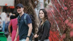 Foreign tourists visit Ha Noi on the Lunar New Year. (Photo: VNA)