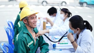 The series of activities caring for material and spiritual well-being is designed as a festive day of appreciation for workers.