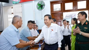 Chairman of the National Assembly Tran Thanh Man meets voters in Ba Diem commune, Ho Chi Minh City. (Photo: VNA)