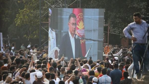 Bangladesh Prime Minister Tarique Rahman takes the oath of office in Dhaka on February 17, 2026. (Photo: Xinhua/VNA)