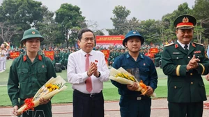 National Assembly Chairman Tran Thanh Man (second from left) at the military handover and enlistment ceremony. (Photo: VNA)