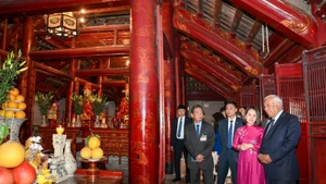 [In Photos] European Council President visits Temple of Literature