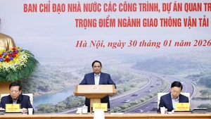 Prime Minister Pham Minh Chinh delivers directive remarks at the meeting.