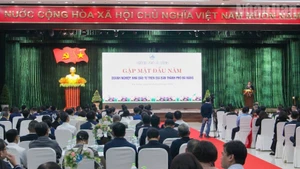 Da Nang holds a meeting with enterprises and investors operating in the city.