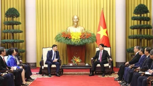 State President Luong Cuong (R) and Chief Justice of the Supreme Court of Mongolia Ganzorig Damdin in Ha Noi on March 4. (Photo: VNA)