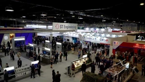 At the 10th Singapore Airshow (Photo: Ministry of National Defence)