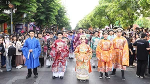 The ao dai parade at the 11th Ho Chi Minh City Ao Dai Festival in 2025. (Photo: LINH BAO)