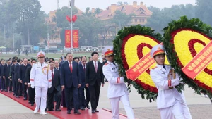 A delegation of Party, State leaders lay a wreath and paid tribute to President Ho Chi Minh at his mausoleum in Hanoi on the morning of February 3 on the occasion of the 96th founding anniversary of the Communist Party of Viet Nam (CPV) (February 3, 1930 – 2026). (Photo: VNA)