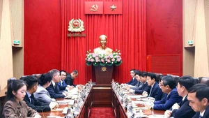 Minister of Public Security General Luong Tam Quang hosts a reception for Kerry Person, Vice President of Data Centre Planning at Amazon Web Services (AWS) - part of Amazon in Ha Noi on March 4 (Photo: VNA)