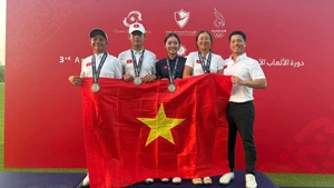 Members of the Vietnamese golf team on the podium. (Photo: VGA)
