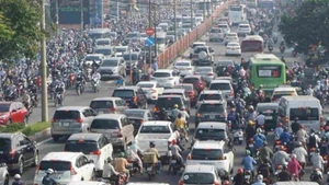 Vehicles crowd national highways leading into Ho Chi Minh City. (Photo: THE ANH)