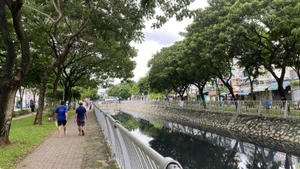 The heavily polluted Hang Bang Canal is currently being dredged and improved by the city. (Photo: QUY HIEN)