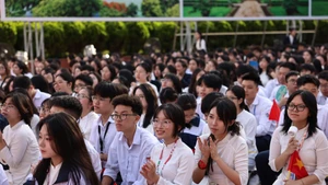 Joyful faces on the opening day of the new school year, confidently looking forward to an effective and high-quality academic year imbued with the spirit of innovation and creativity.