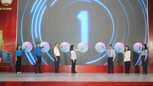 At the launch ceremony of the “Digital Literacy for All” Movement, 2025–2026. (Photo: THE ANH)