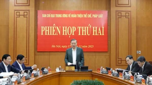 Party General Secretary To Lam speaks at the second meeting of the central steering committee for perfecting institutions and laws in Ha Noi on December 17, 2025 (Photo: VNA)