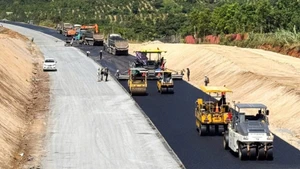 Contractors are accelerating work on packages under Phase 1 of the Buon Ma Thuot–Khanh Hoa Expressway Project. (Photo: QUOC DUNG)