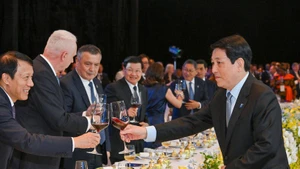 President Luong Cuong congratulates the heads of delegations attending the Opening for the Signature of the Ha Noi Convention.