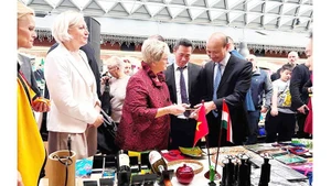 Overseas Vietnamese attend a charity fair in Budapest, Hungary. (Photo: scov.gov.vn)