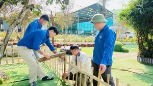 Building a playground for children in Cam Phuc Commune, Nghe An Province, a model of learning and following President Ho Chi Minh’s example.