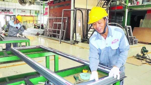 Aluminium and glass door production at Huynh De Door Engineering Joint Stock Company (Tam Thang Ward, Ho Chi Minh City).