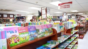 The socialisation of education has enriched the availability of learning materials, providing teachers and schools with more options while fostering creativity and innovation in teaching methods. (Photo: QUYNH NGUYEN)