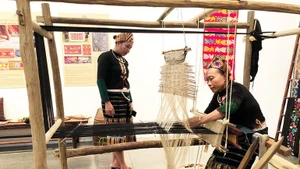 The brocade weaving craft of the Thai Thanh people in Nghe An Province.