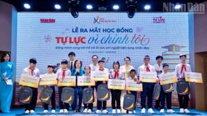 Scholarships awarded to 10 children from six families of organ donors.