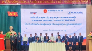 The signing ceremony included cooperation agreements between universities, higher education institutions, and corporations, and businesses.