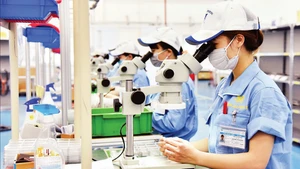 Workers produce mechanical components at Fujikin Bac Ninh Co., Ltd. in VSIP Industrial Park, Bac Ninh Province. (Photo: NGUYEN DANG)