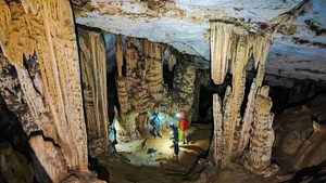 Visitors explore caves in the Lang Son UNESCO Global Geopark area. (Photo: VIETNAM EXPEDITIONS)