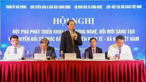 Huynh Thanh Dat, Member of the Party Central Committee and Deputy Head of the Party Central Committee’s Commission for Communications, Education and Mass Mobilisation, speaks at the conference.