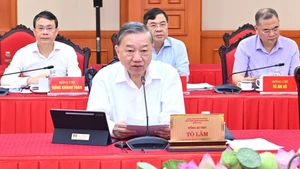 Party General Secretary To Lam delivers his directive speech at the working session with the Standing Board of the Party Committee of the National Assembly.