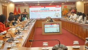 An overview of the book launch event for "100 years of revolutionary journalism in Viet Nam"